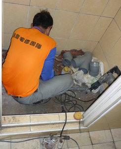 浴廁管路配管施工(水電修理)